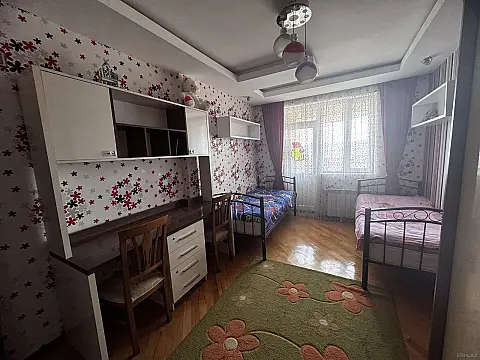 Satılır 3 otaqlı mənzil 135 m²