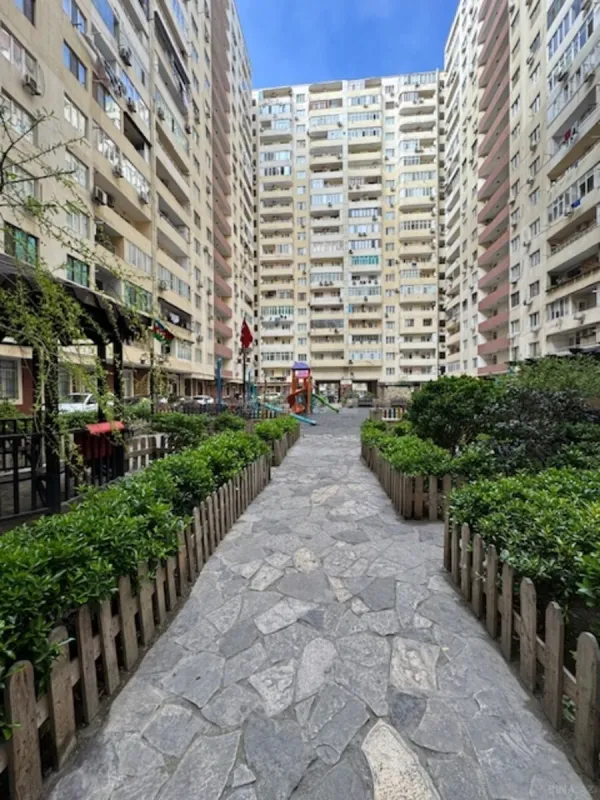 Satılır 3 otaqlı mənzil 135 m²
