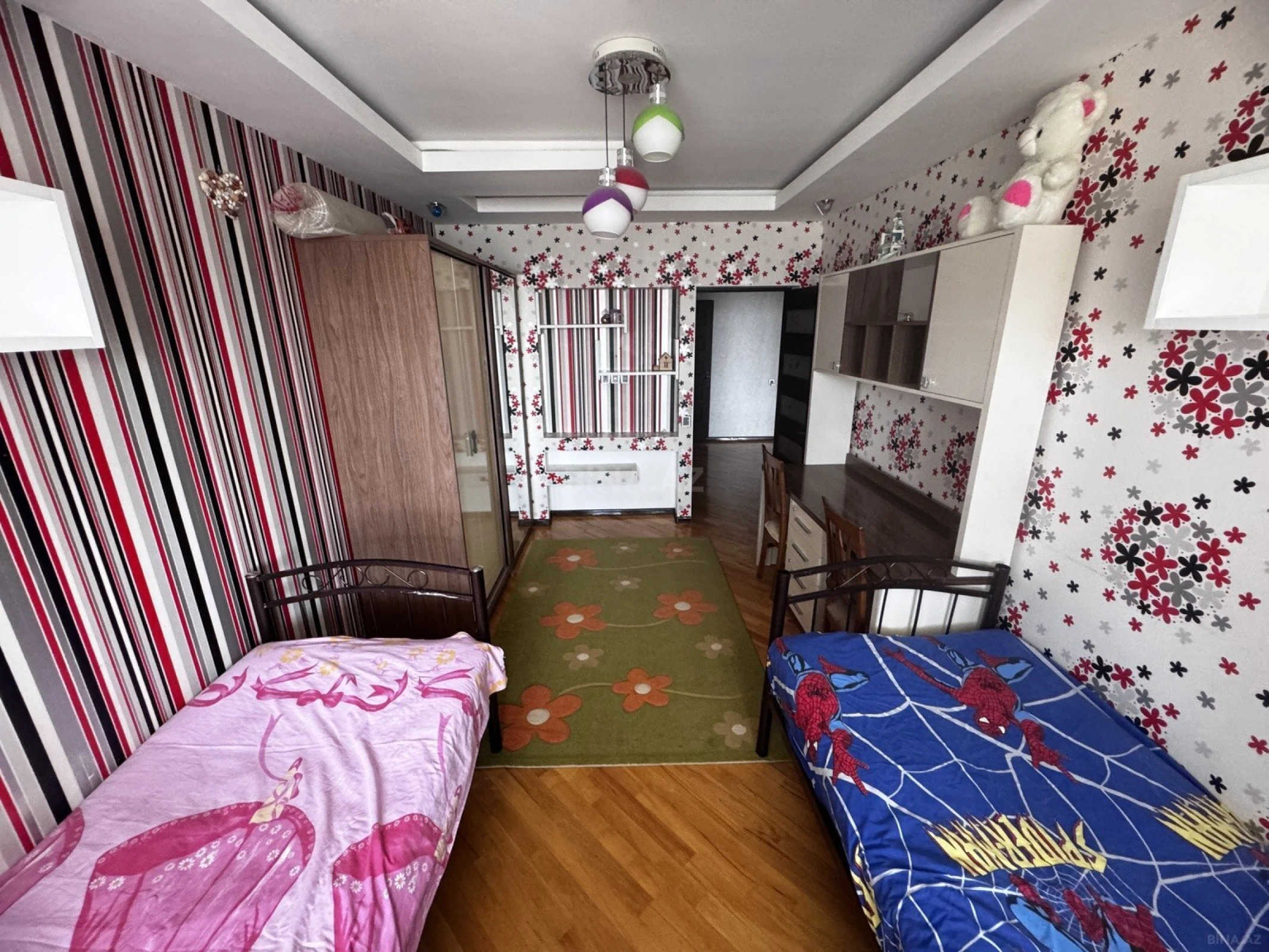 Satılır 3 otaqlı mənzil 135 m²