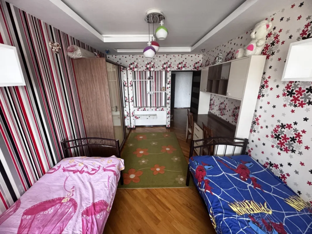 Satılır 3 otaqlı mənzil 135 m²