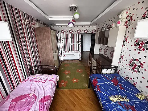 Satılır 3 otaqlı mənzil 135 m²