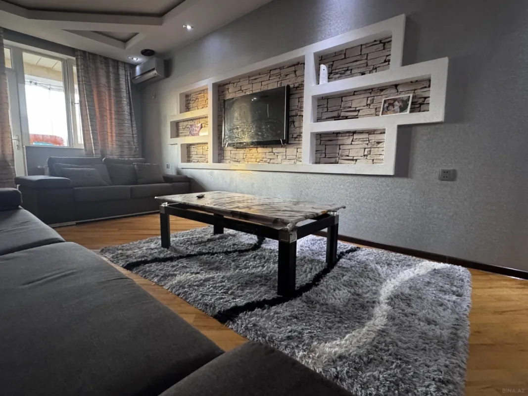 Satılır 3 otaqlı mənzil 135 m²
