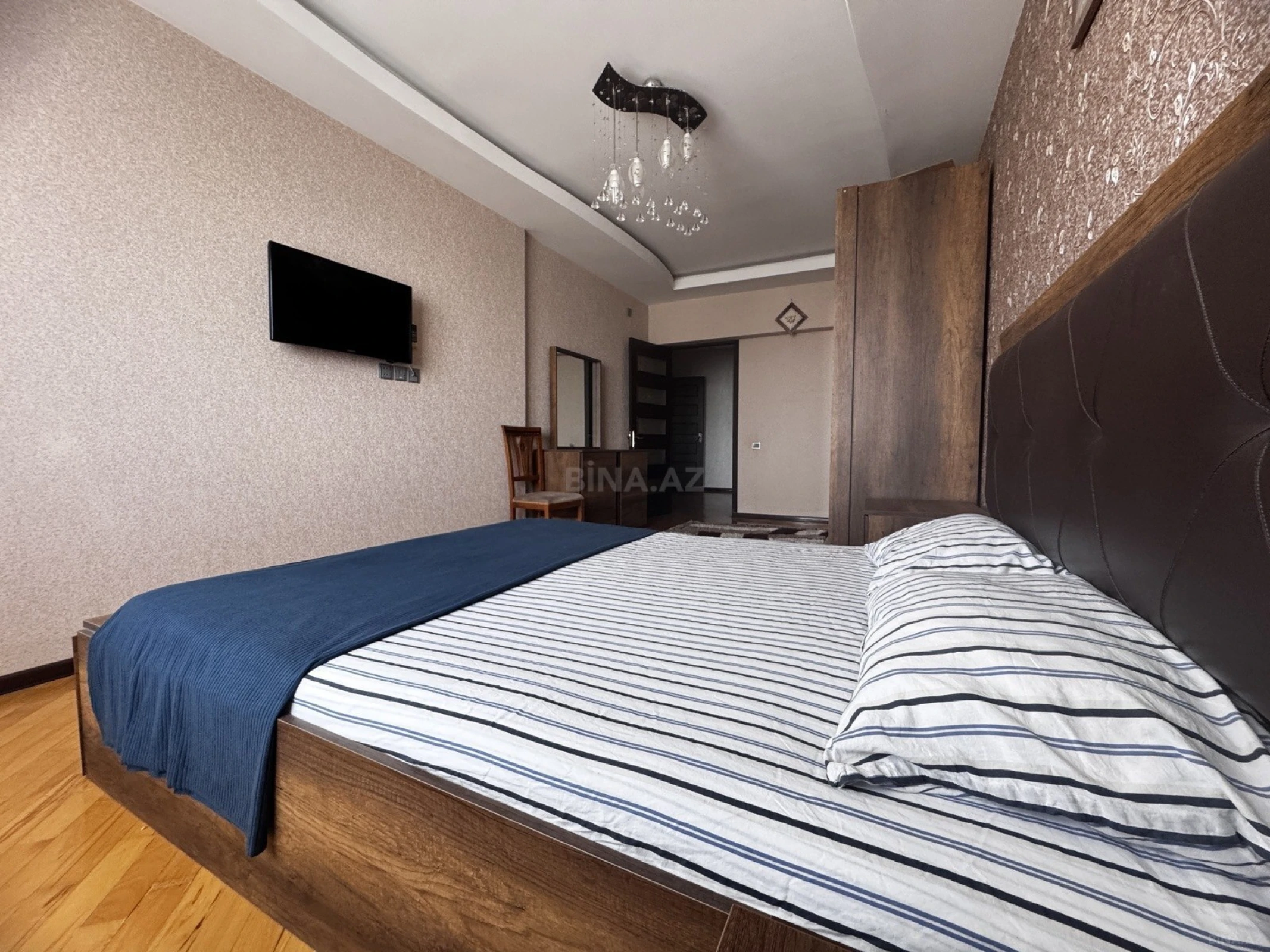 Satılır 3 otaqlı mənzil 135 m²