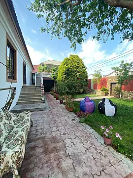 Kirayə verilir 5 otaqlı həyət evi 250 m²