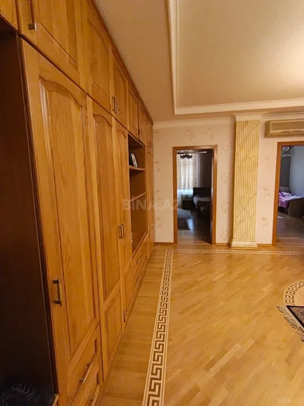 Satılır 4 otaqlı mənzil 171 m²