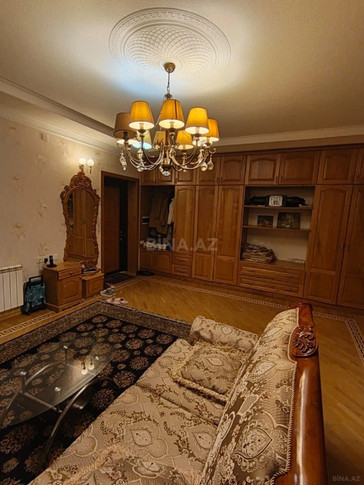 Satılır 4 otaqlı mənzil 171 m²