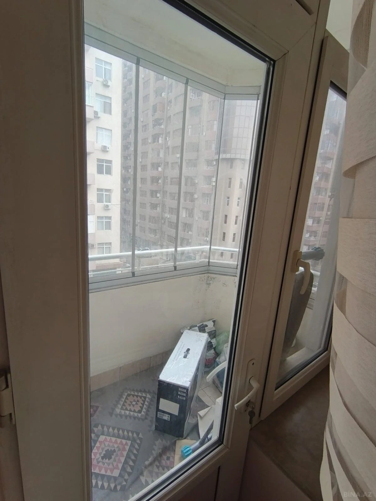 Satılır 4 otaqlı mənzil 171 m²