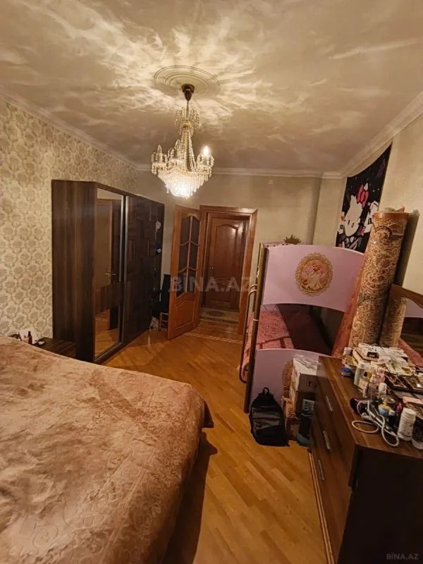 Satılır 4 otaqlı mənzil 171 m²