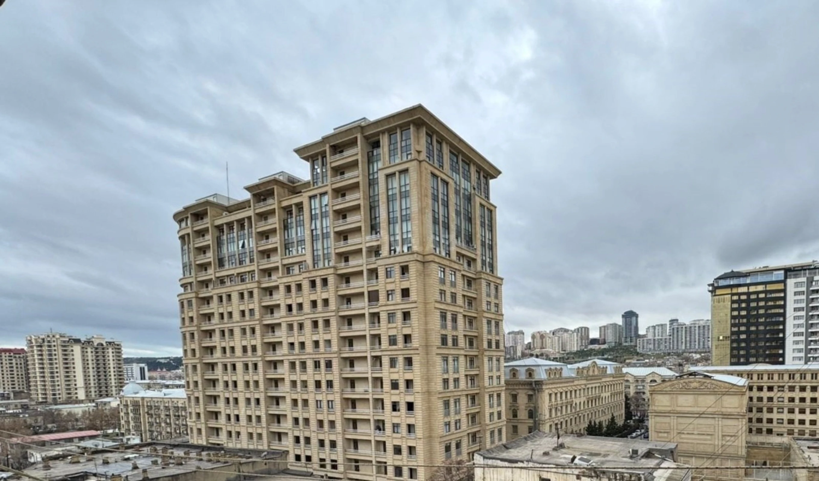 Satılır 3 otaqlı mənzil 90 m²