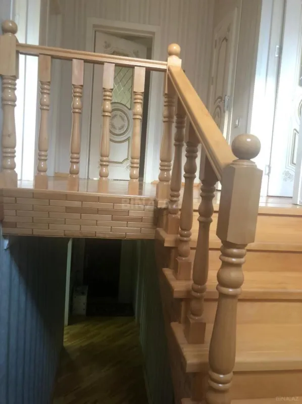 Satılır 5 otaqlı həyət evi 172 m²