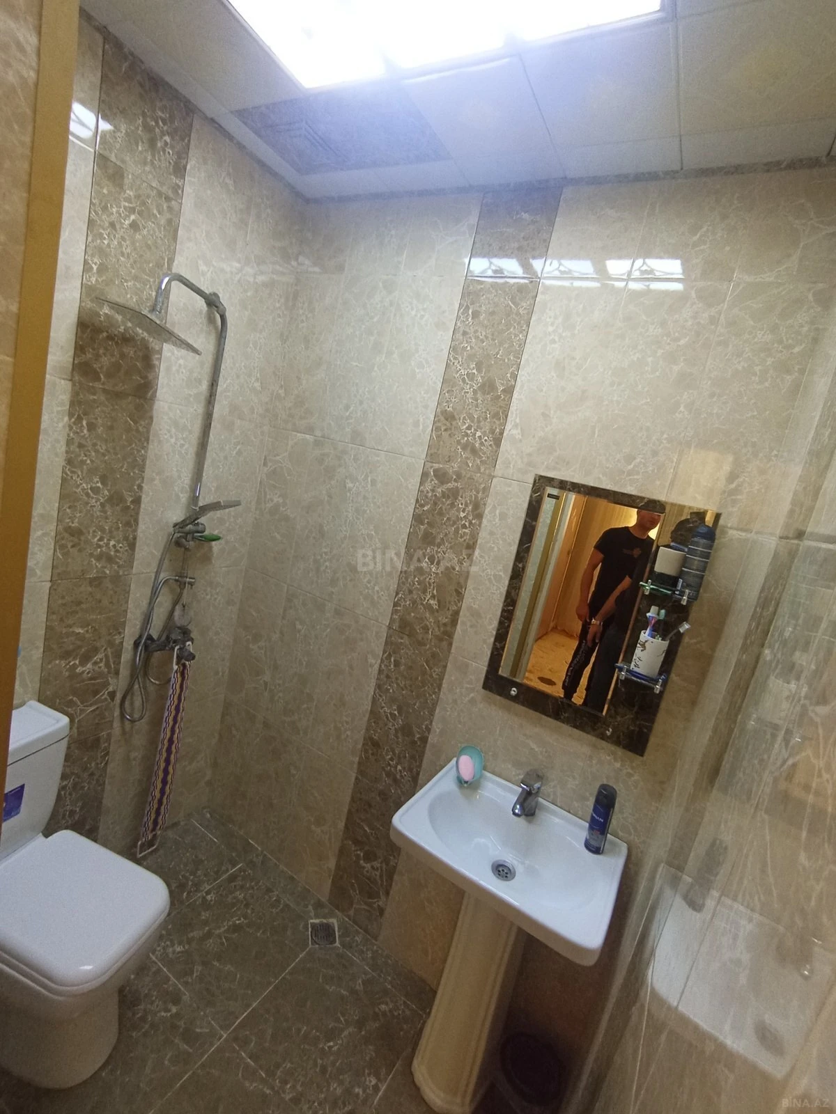 Satılır 6 otaqlı həyət evi 240 m²