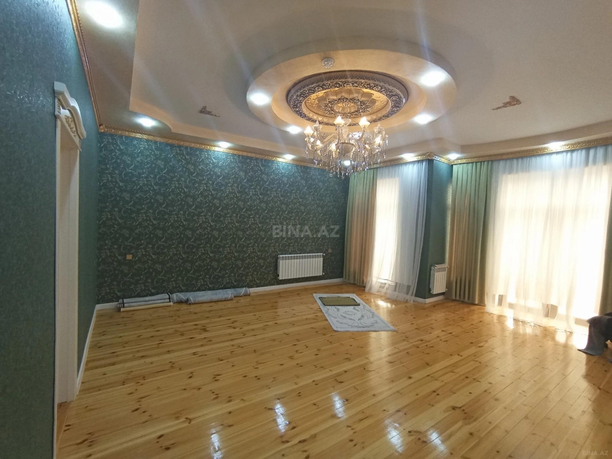 Satılır 6 otaqlı həyət evi 240 m²