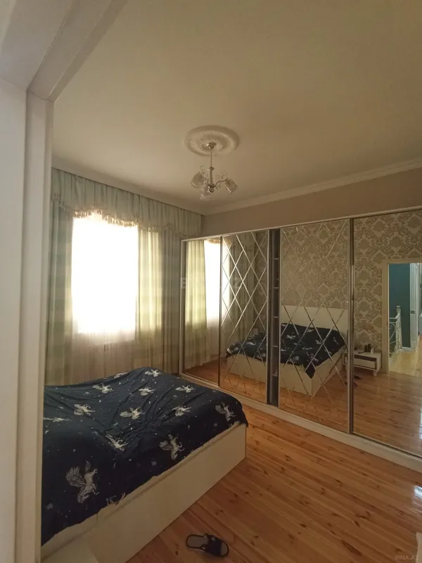 Satılır 6 otaqlı həyət evi 240 m²