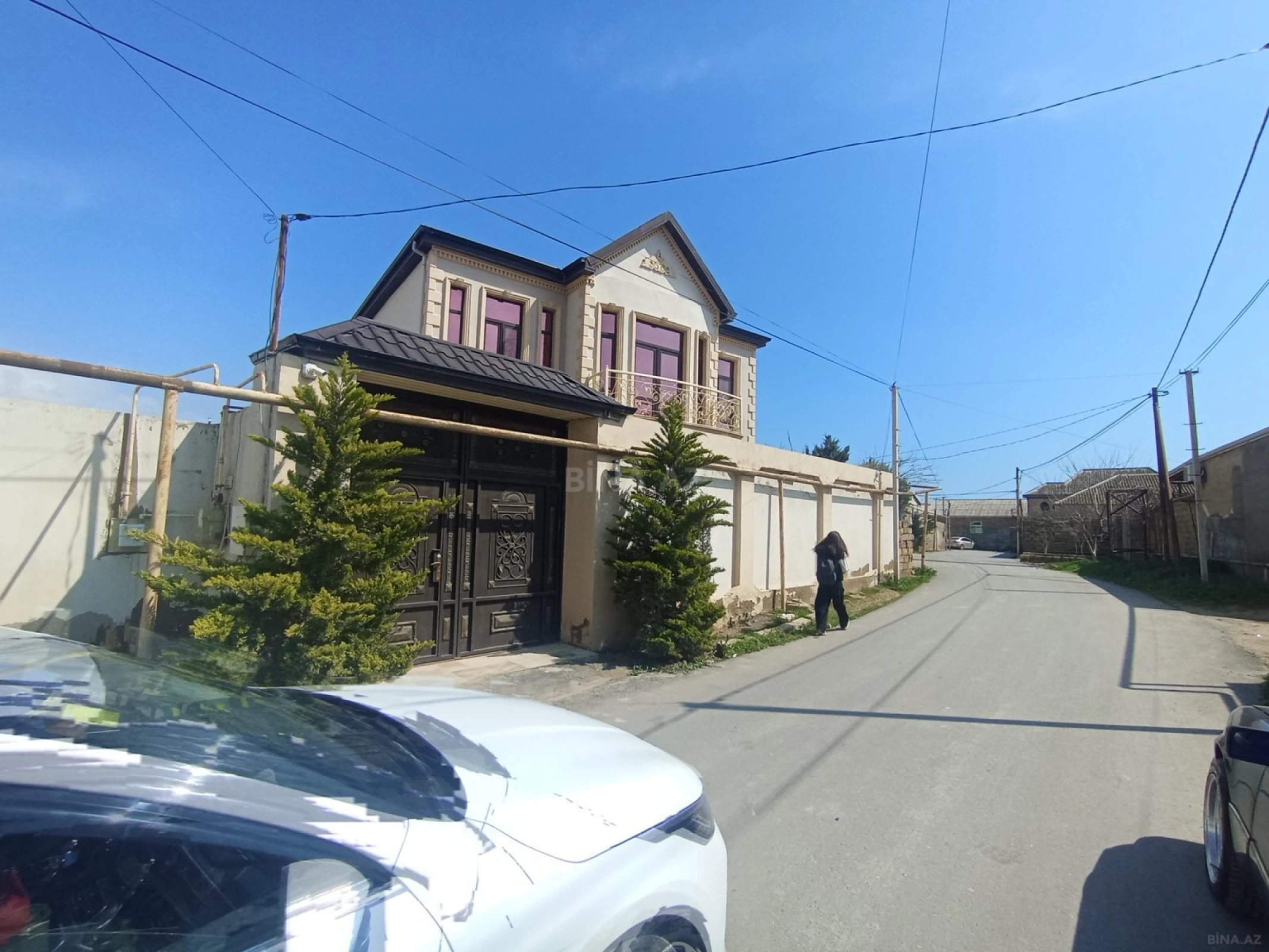 Satılır 6 otaqlı həyət evi 240 m²