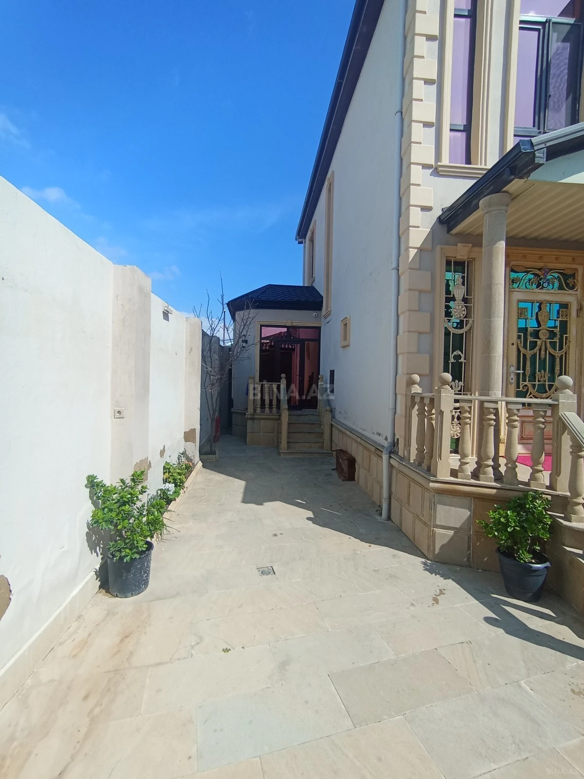 Satılır 6 otaqlı həyət evi 240 m²