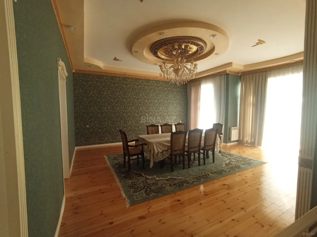 Satılır 6 otaqlı həyət evi 240 m²