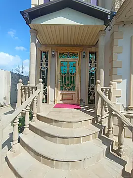 Satılır 6 otaqlı həyət evi 240 m²