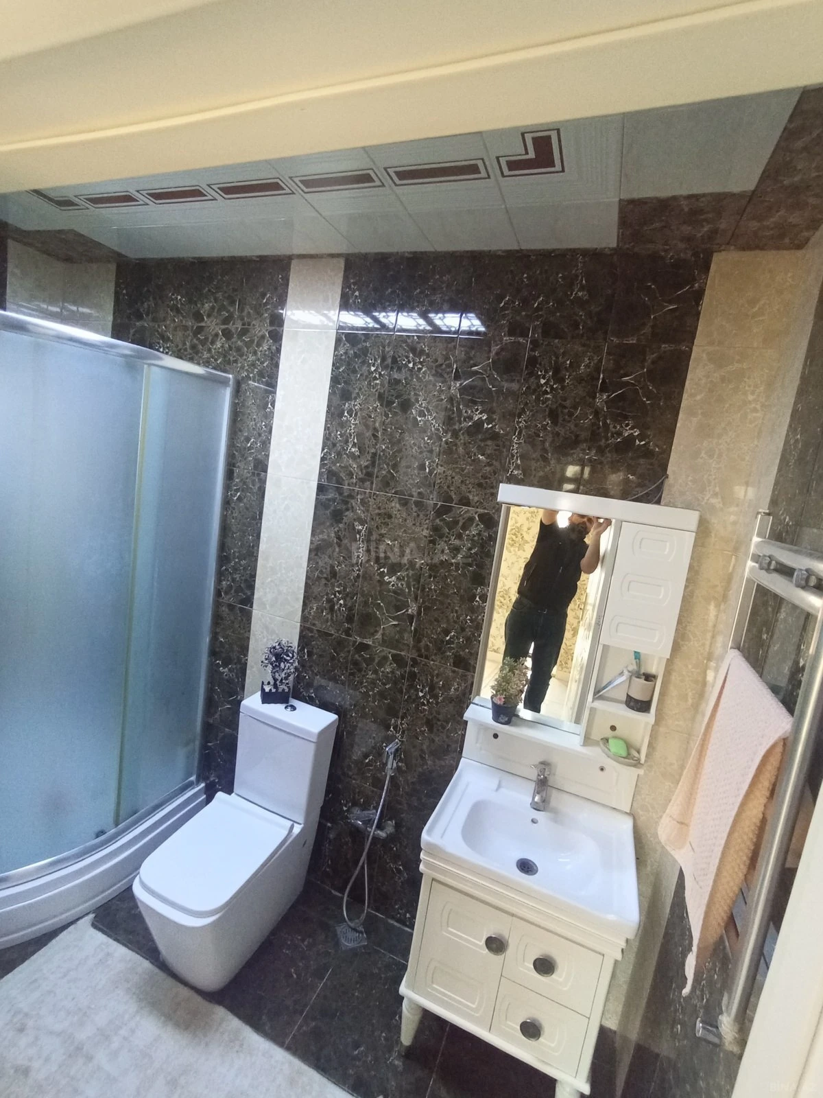 Satılır 6 otaqlı həyət evi 240 m²