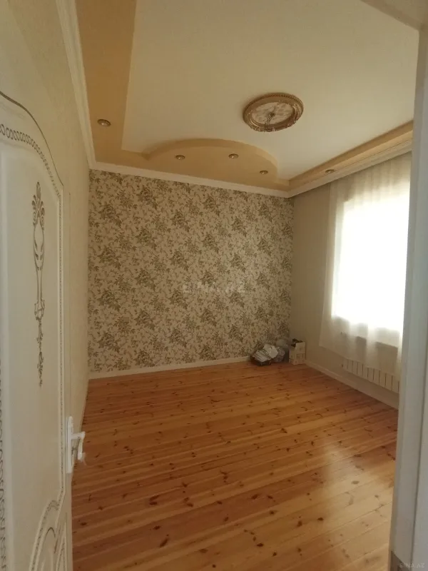 Satılır 6 otaqlı həyət evi 240 m²