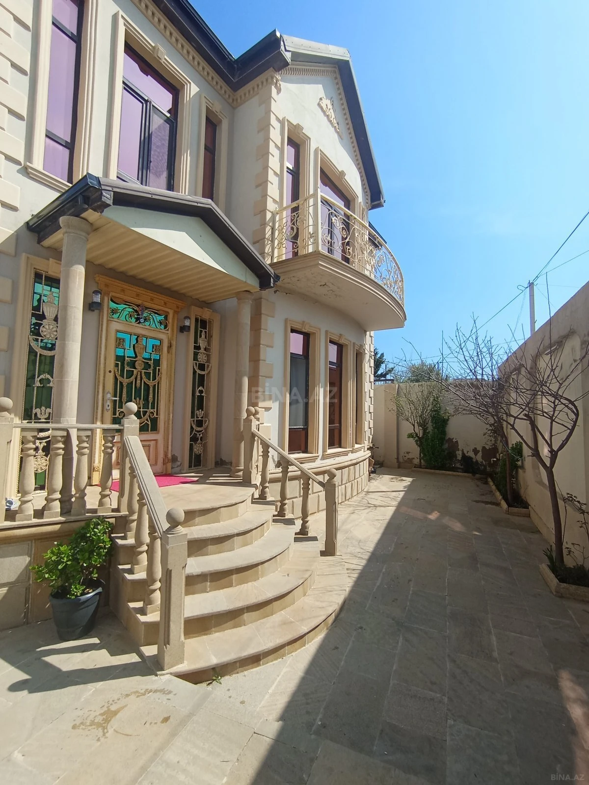 Satılır 6 otaqlı həyət evi 240 m²