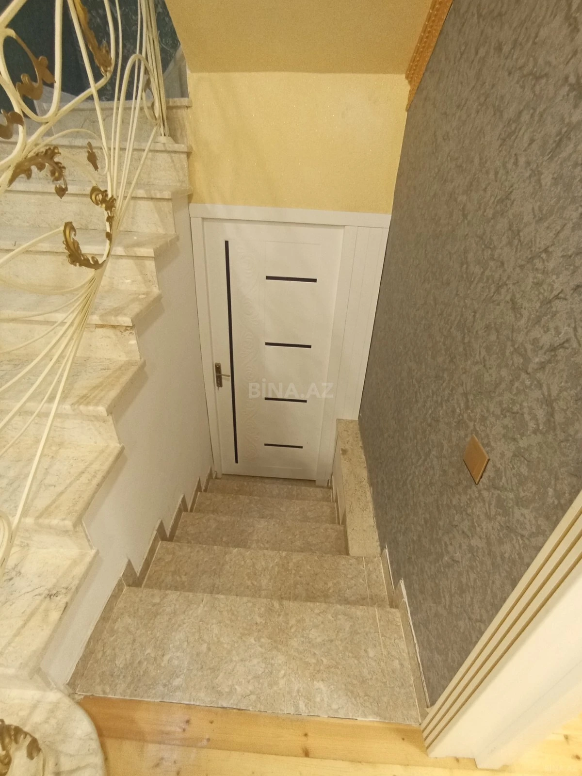 Satılır 6 otaqlı həyət evi 240 m²