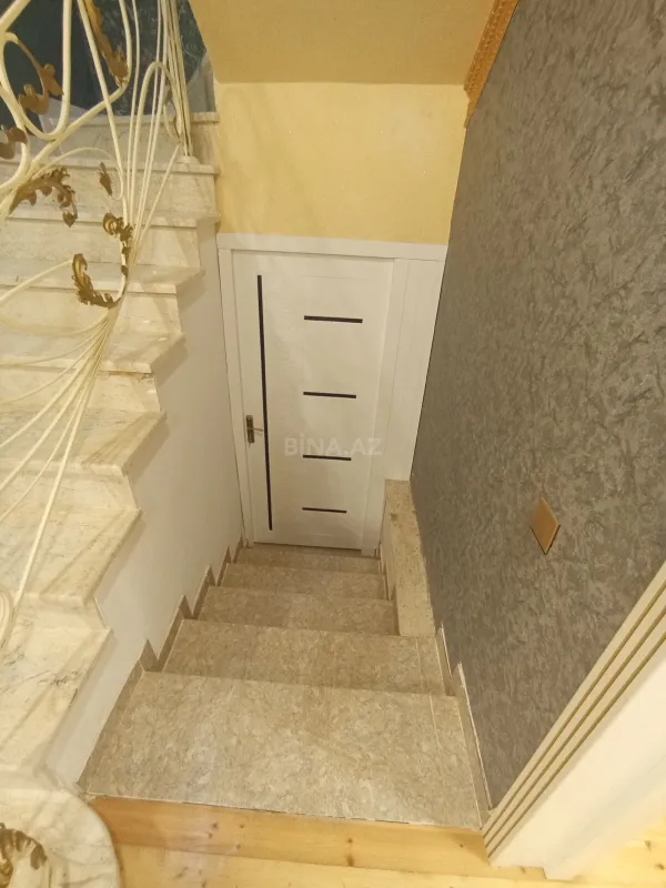 Satılır 6 otaqlı həyət evi 240 m²