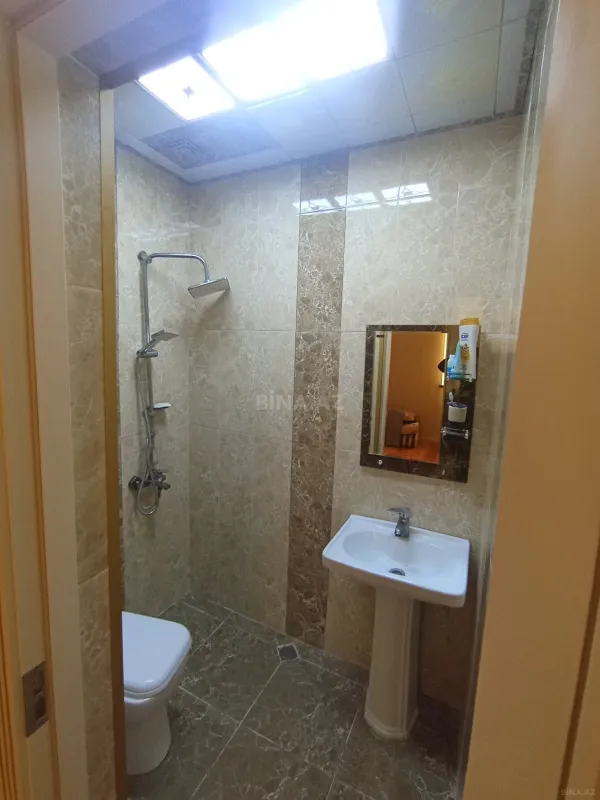 Satılır 6 otaqlı həyət evi 240 m²