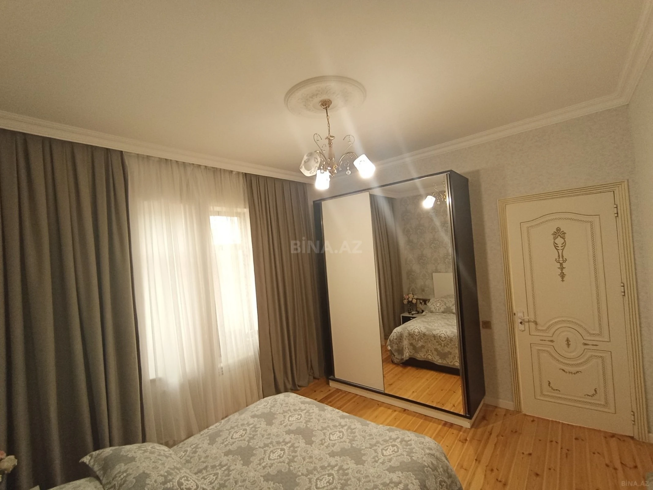 Satılır 6 otaqlı həyət evi 240 m²