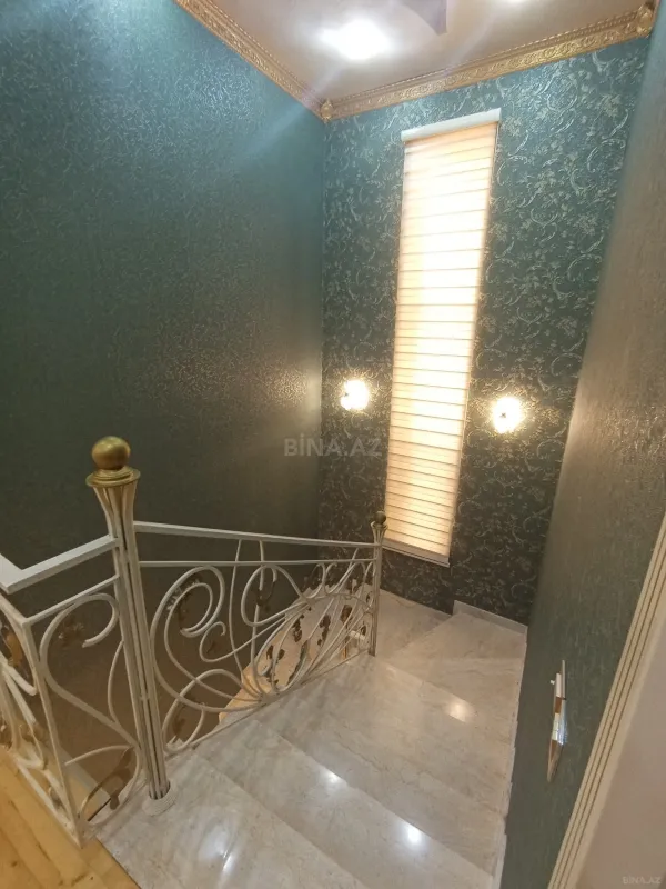 Satılır 6 otaqlı həyət evi 240 m²