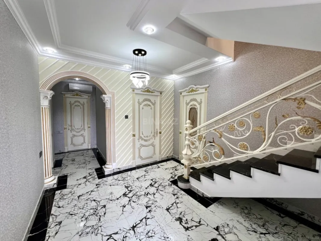 Satılır 7 otaqlı həyət evi 300 m²