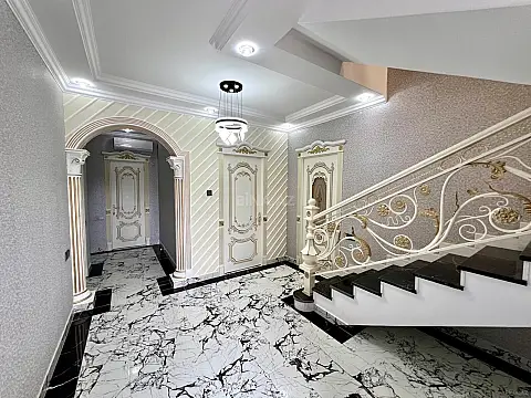 Satılır 7 otaqlı həyət evi 300 m²