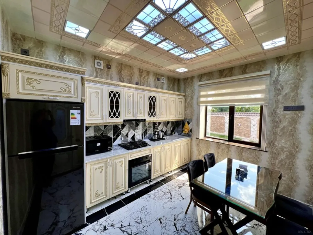 Satılır 7 otaqlı həyət evi 300 m²