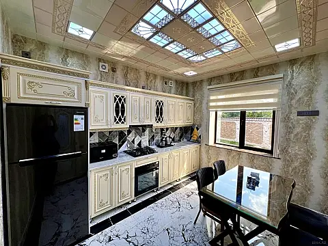 Satılır 7 otaqlı həyət evi 300 m²