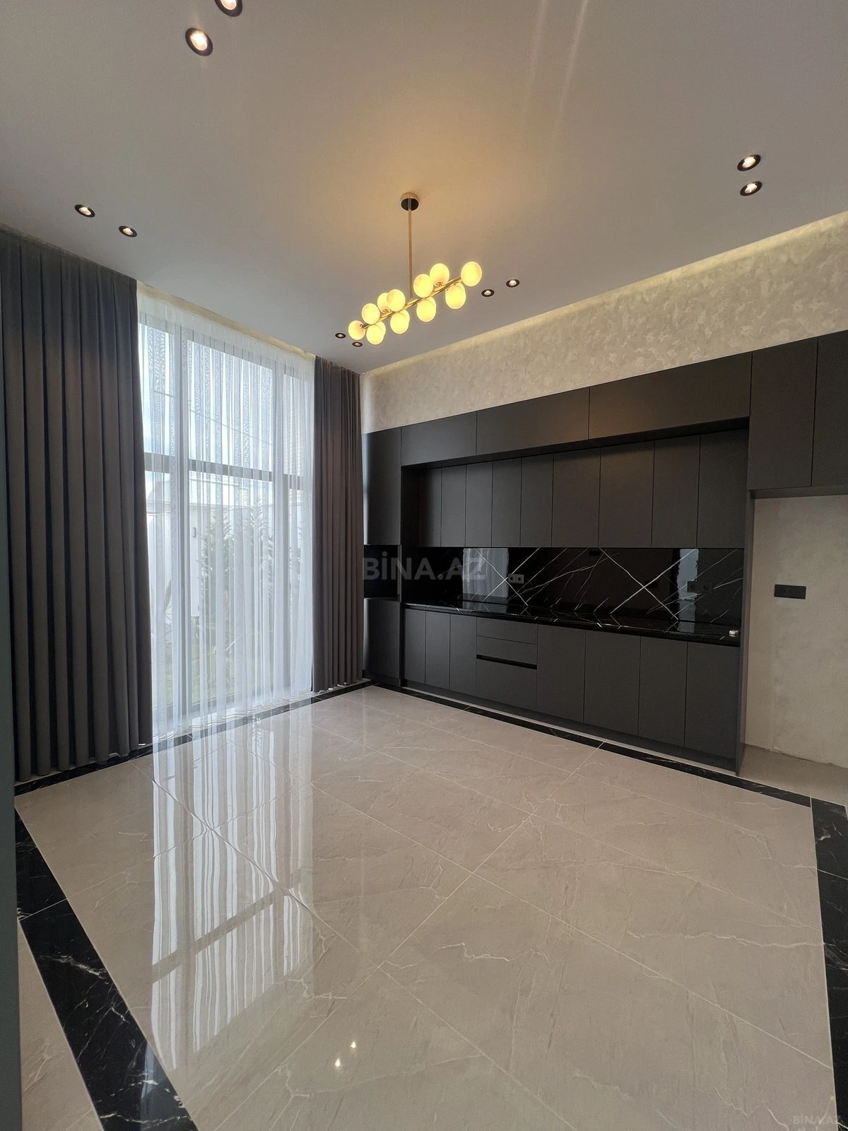 Satılır 5 otaqlı həyət evi 200 m²