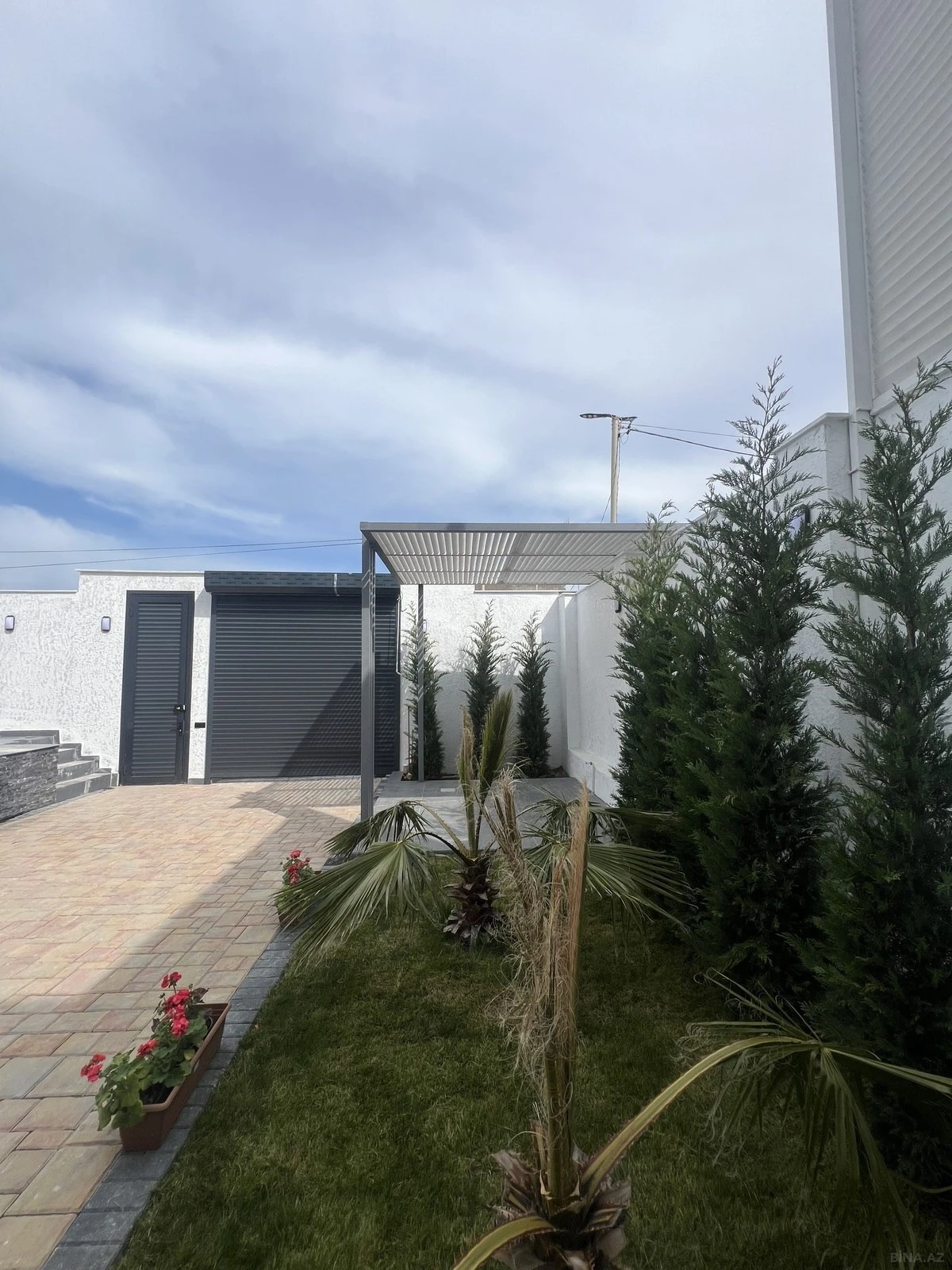 Satılır 5 otaqlı həyət evi 200 m²