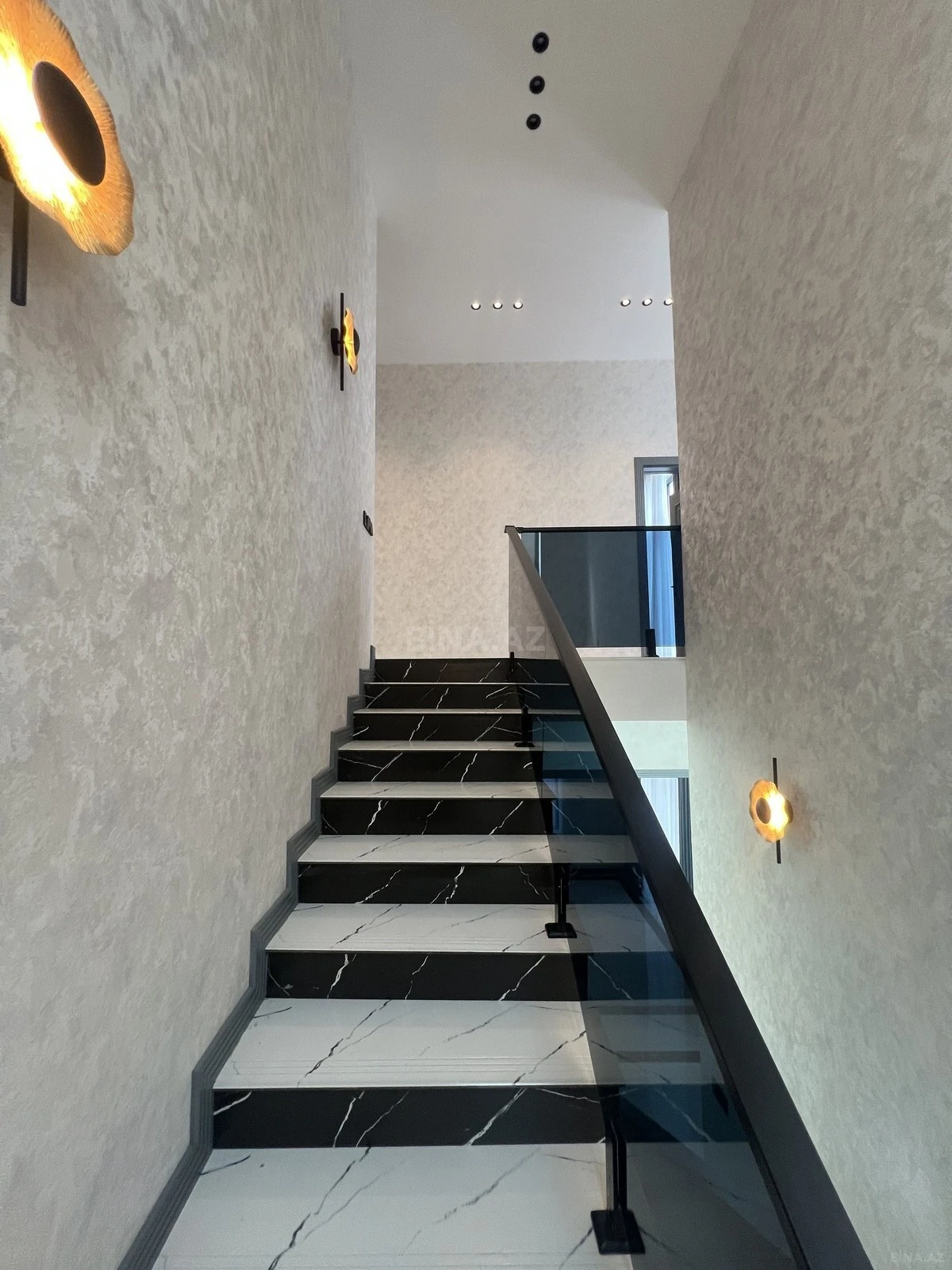 Satılır 5 otaqlı həyət evi 200 m²