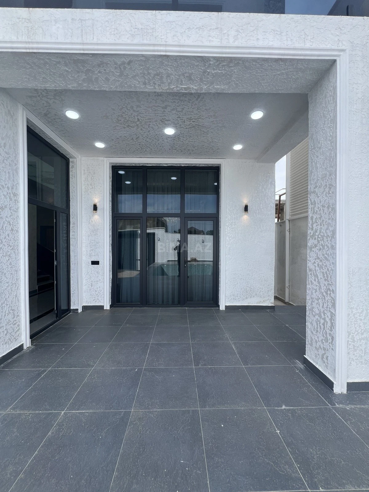 Satılır 5 otaqlı həyət evi 200 m²