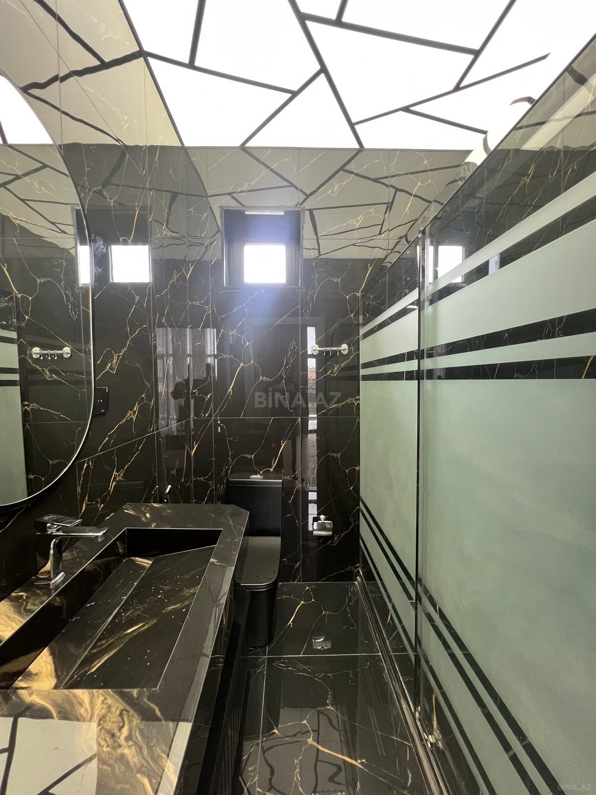 Satılır 5 otaqlı həyət evi 200 m²