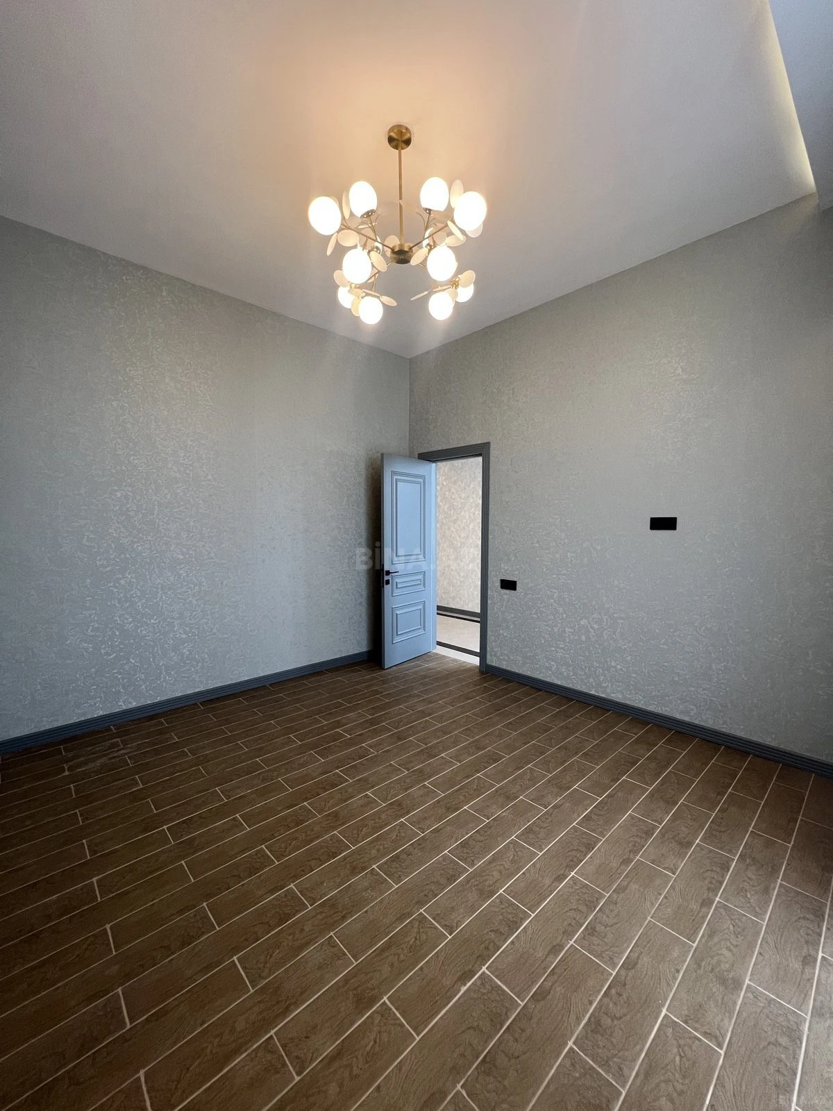 Satılır 5 otaqlı həyət evi 200 m²