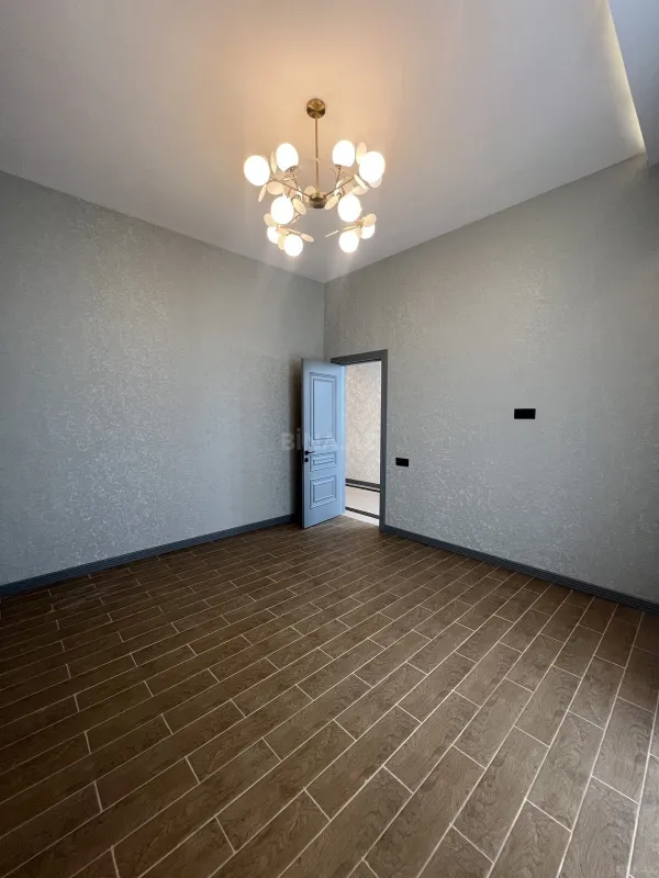 Satılır 5 otaqlı həyət evi 200 m²