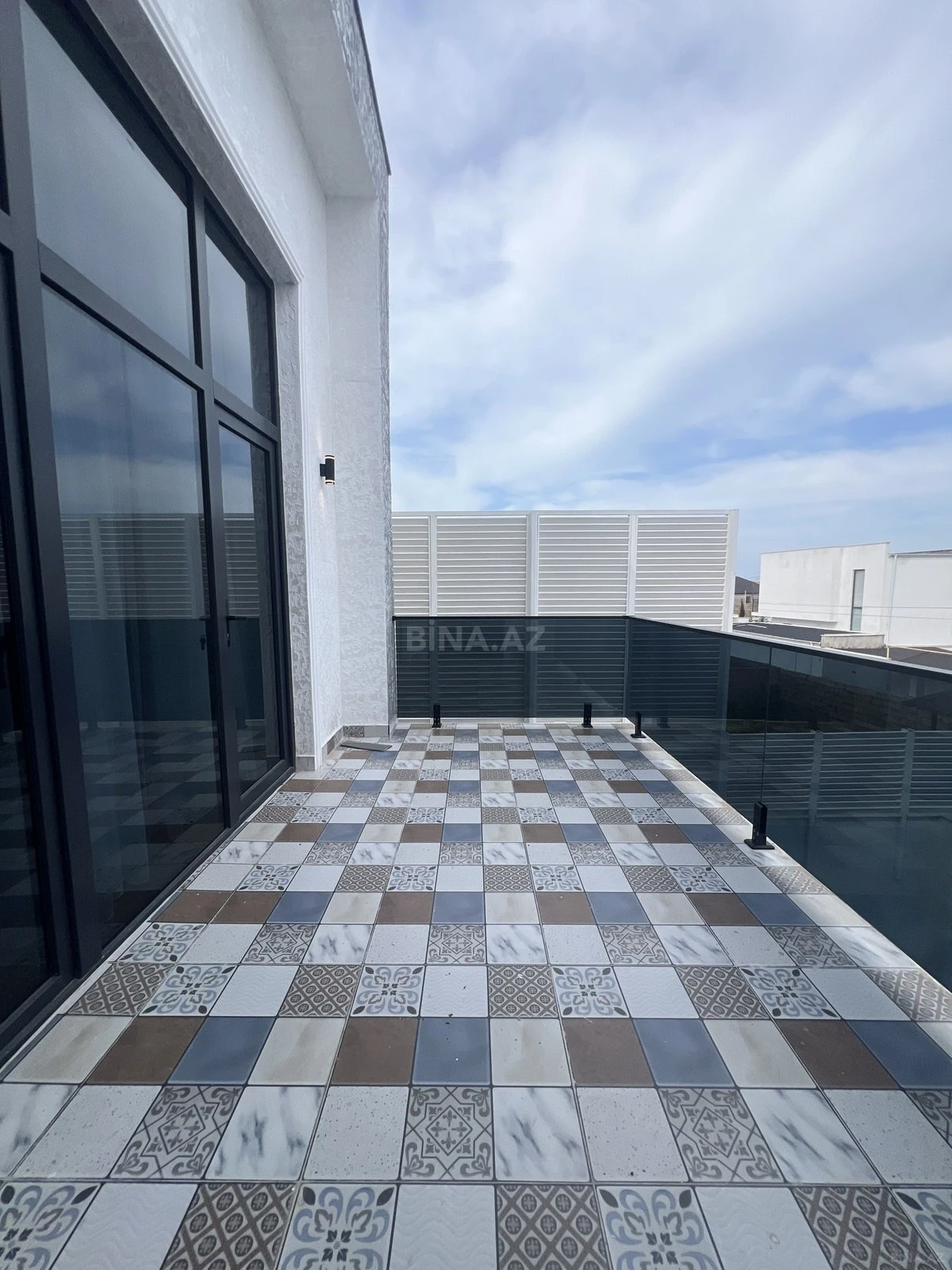 Satılır 5 otaqlı həyət evi 200 m²