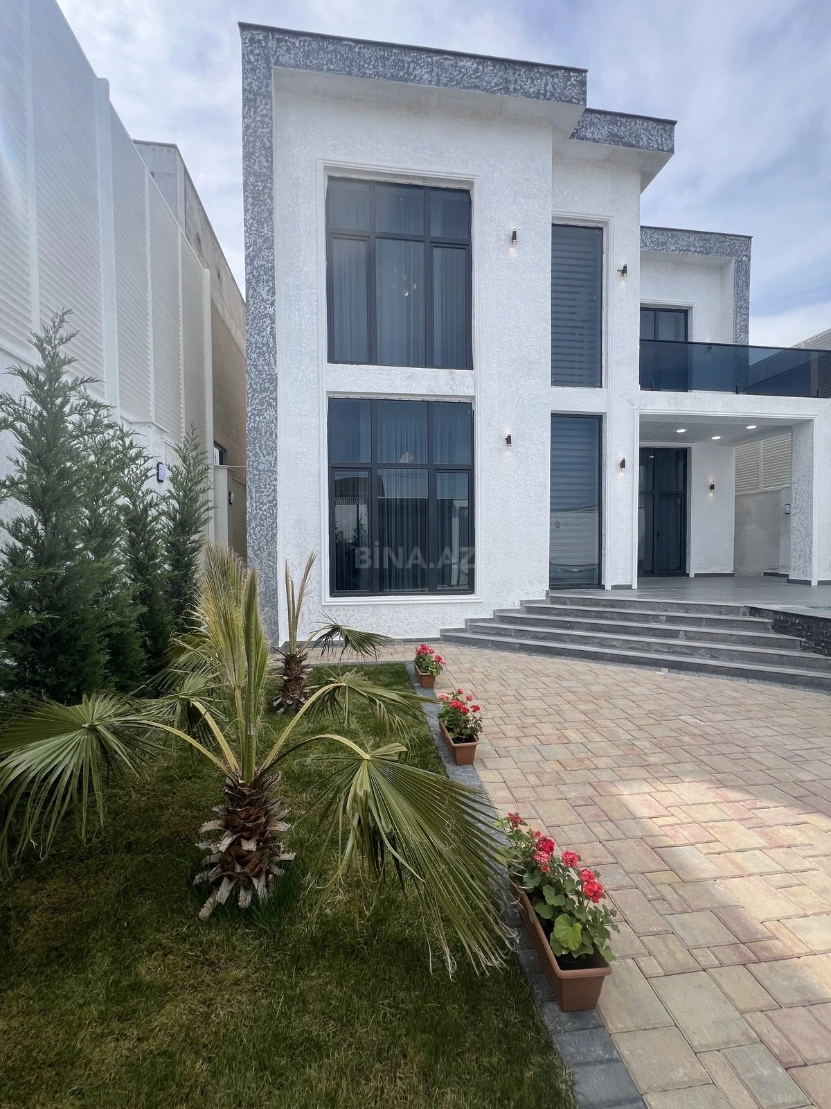 Satılır 5 otaqlı həyət evi 200 m²