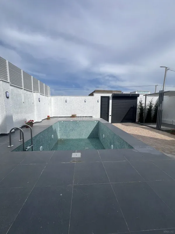 Satılır 5 otaqlı həyət evi 200 m²