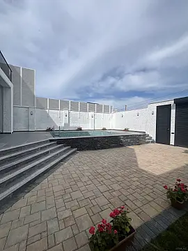 Satılır 5 otaqlı həyət evi 200 m²