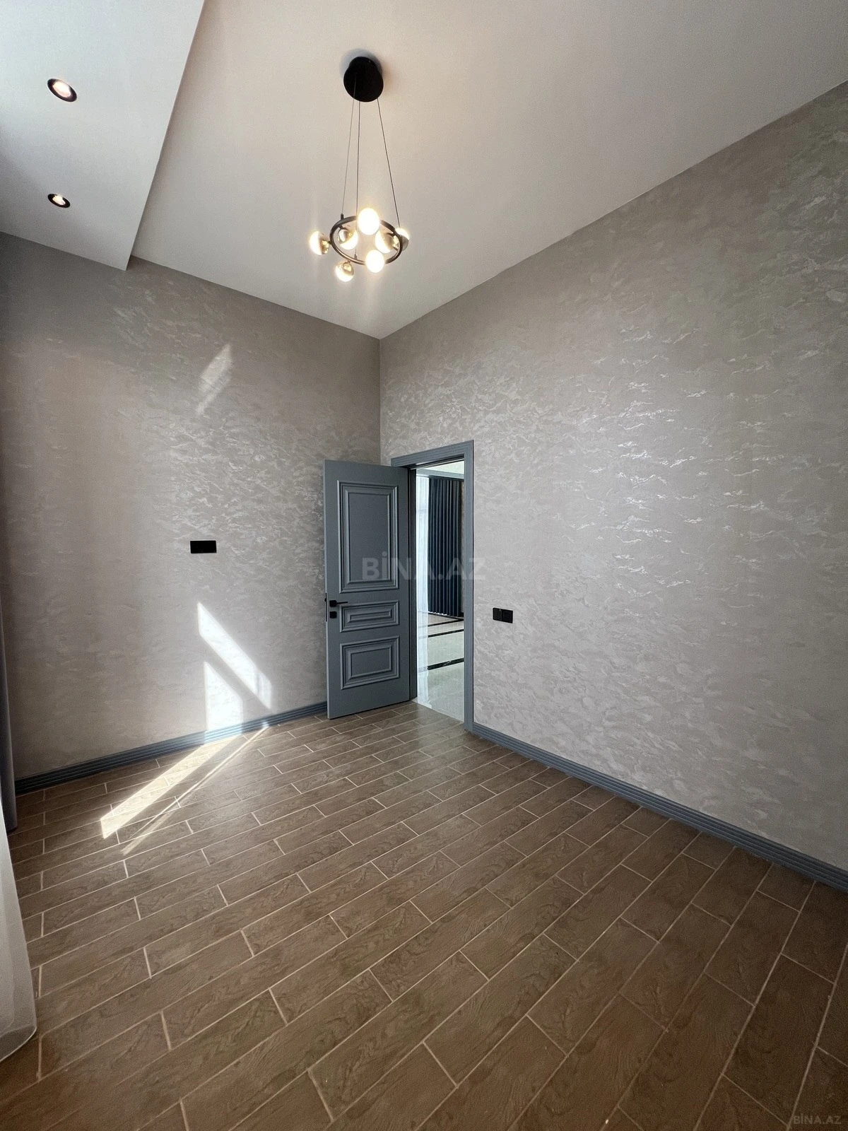 Satılır 5 otaqlı həyət evi 200 m²