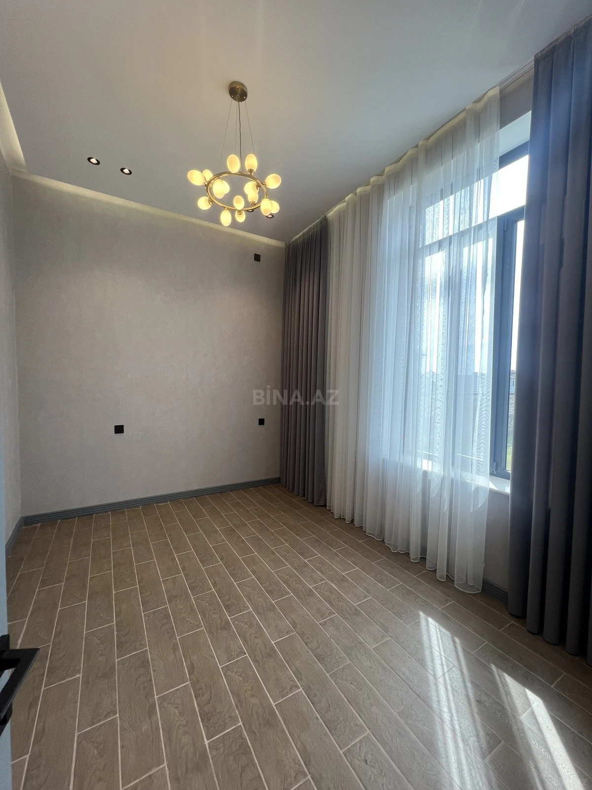 Satılır 5 otaqlı həyət evi 200 m²