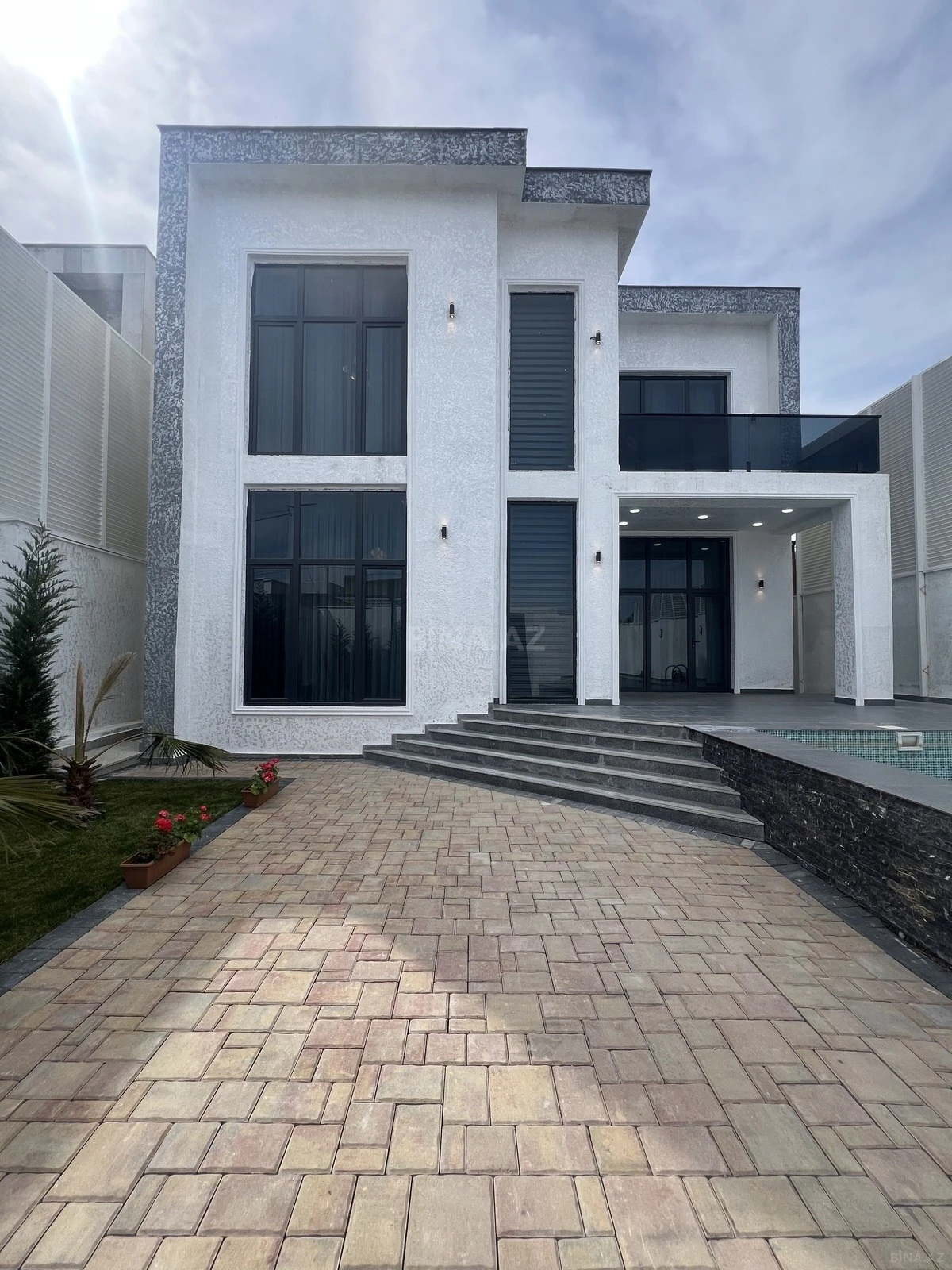 Satılır 5 otaqlı həyət evi 200 m²