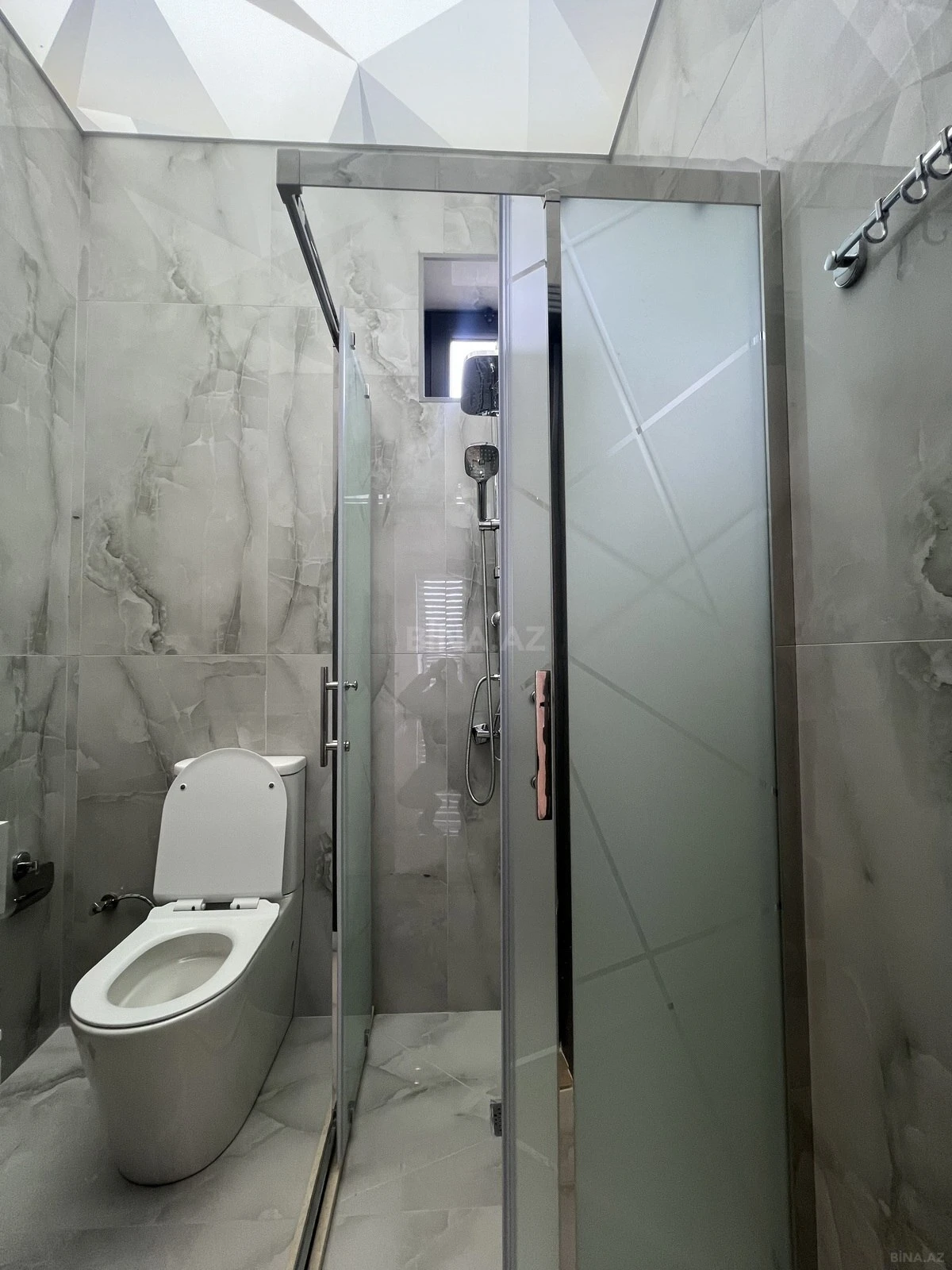 Satılır 5 otaqlı həyət evi 200 m²