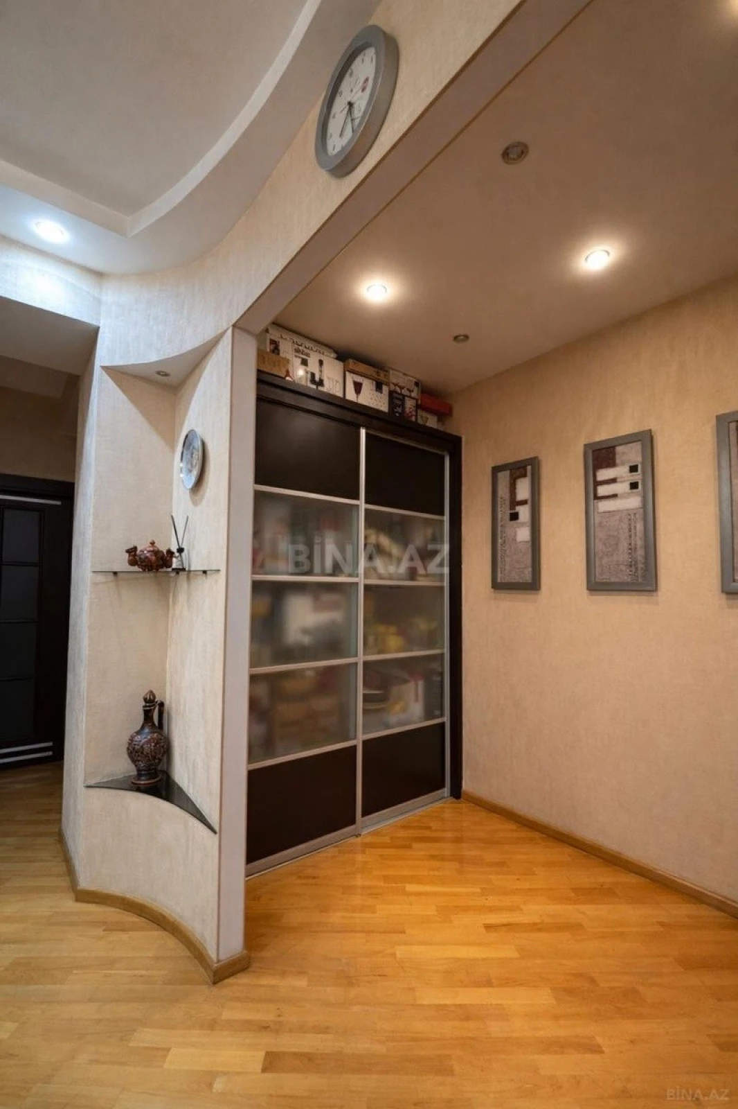 Satılır 4 otaqlı mənzil 155 m²
