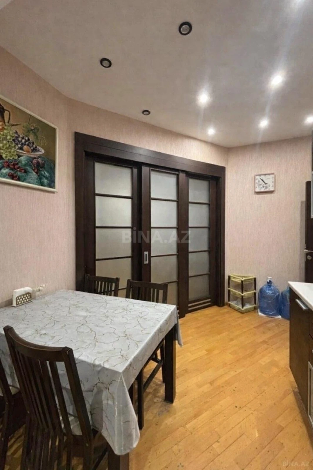 Satılır 4 otaqlı mənzil 155 m²